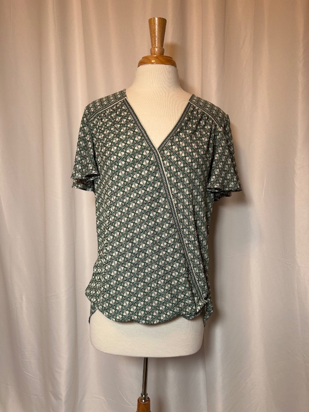 MAX STUDIO FLUTTER SLEEVED, HIGH LOW FAUX WRAP BLOUSE - SIZE LARGE